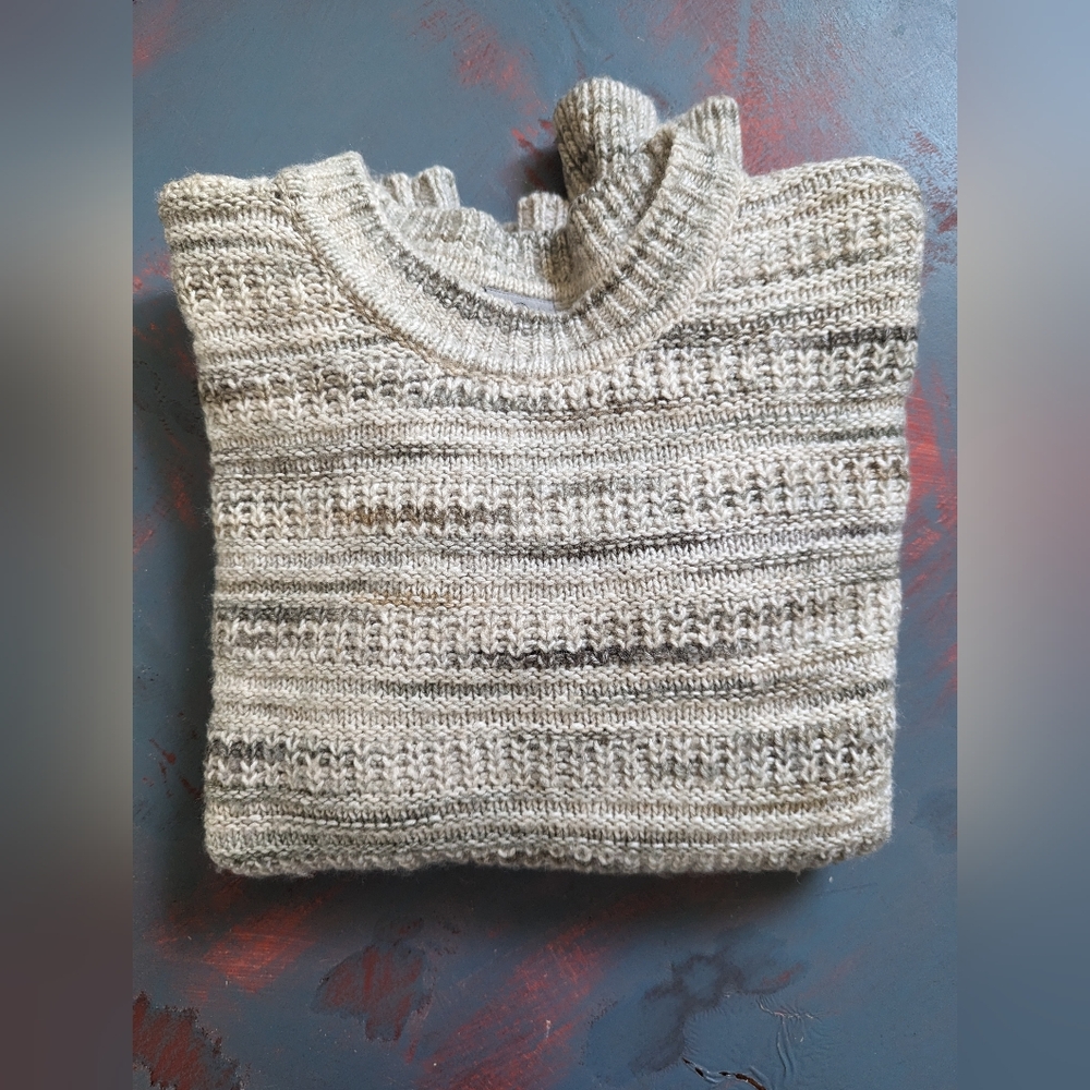 💙 WIND RIVER 💙 Oversized Sweater, Neutral Colors - Picture 4 of 6